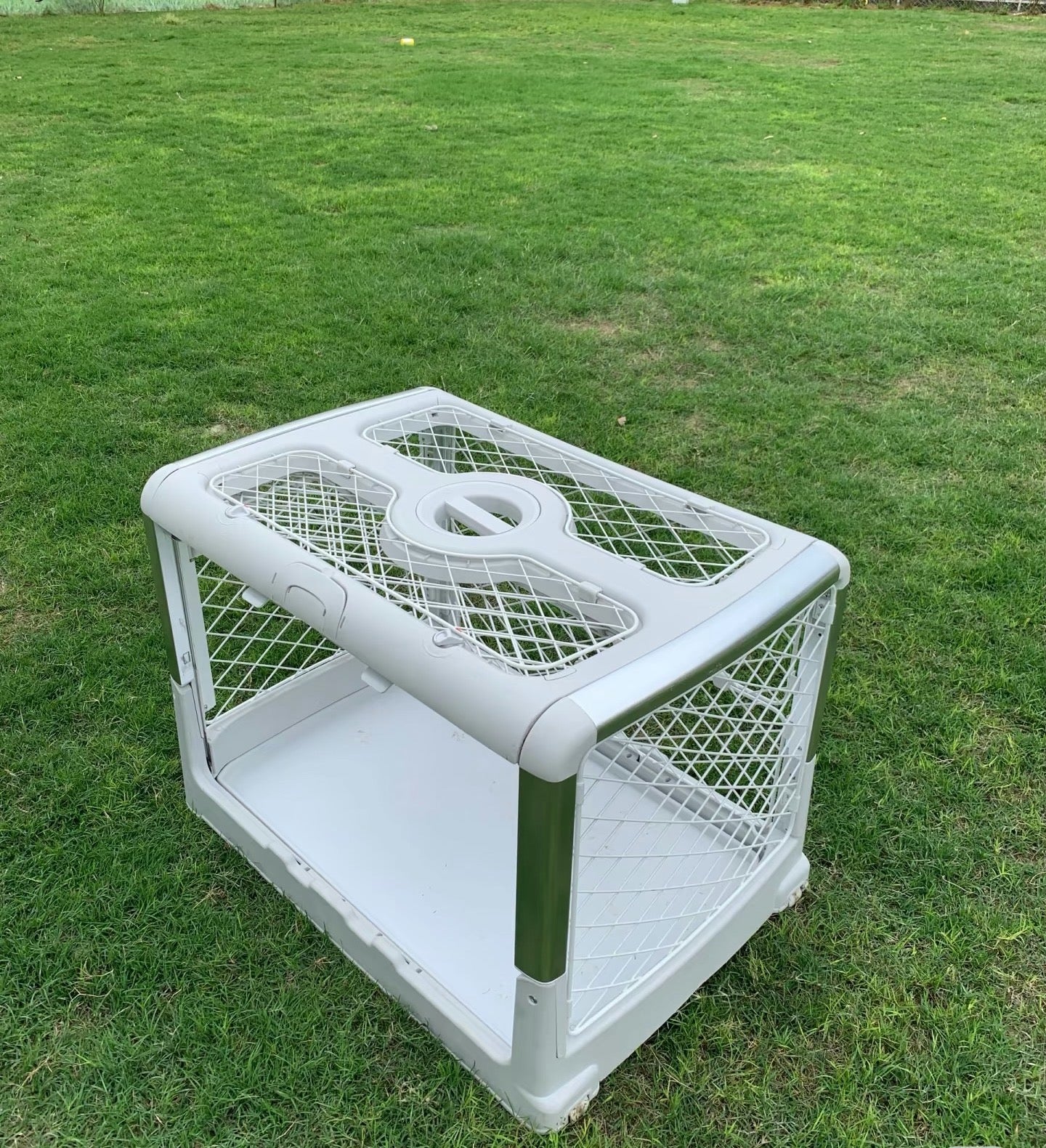 🦮Foldable pet cage with wheels – a high-quality, portable pet cage, providing a safe, stylish, and convenient indoor living space for your pet.